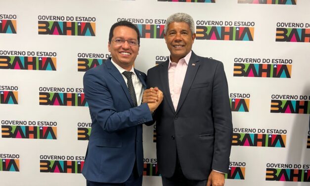 TITO PARABENIZA O GOVERNADOR JERÔNIMO RODRIGUES PELO ANIVERSÁRIO E DESTACA AVANÇOS PARA A BAHIA