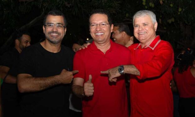 PREFEITO FERRUGEM, VICE E VEREADORES REÚNEM LIDERANÇAS E GRANDE PÚBLICO EM ENCONTRO COM TITO EM OLIVEIRA DOS BREJINHOS
