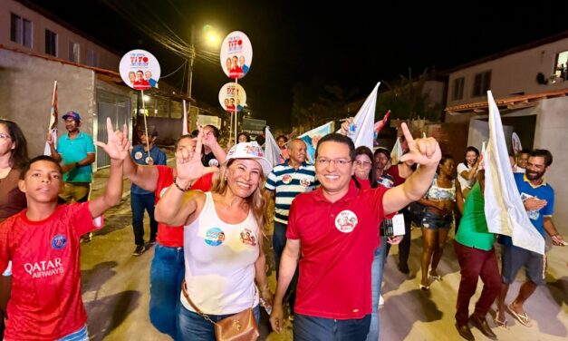 TITO FAZ CAMPANHA NO RESIDENCIAL SÃO FRANCISCO EM BARREIRAS, ACOMPANHADO DA VEREADORA DELMAH E LIDERANÇAS